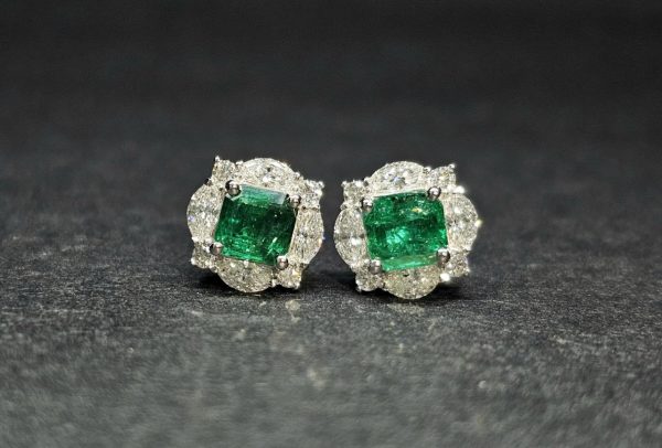 Emeralds and Diamonds Gold Earstuds